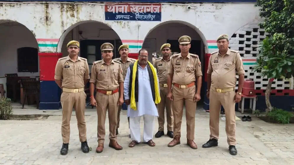 दो साधुओं की हत्या के मामले में मुख्य आरोपित का पिता गिरफ्तार