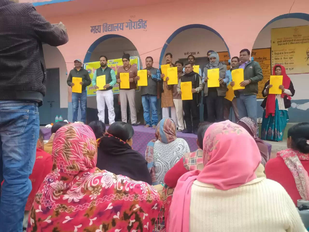 सरकार नियोजित शिक्षकों के लिए अपना रही है दोहरी नीति:पूरण