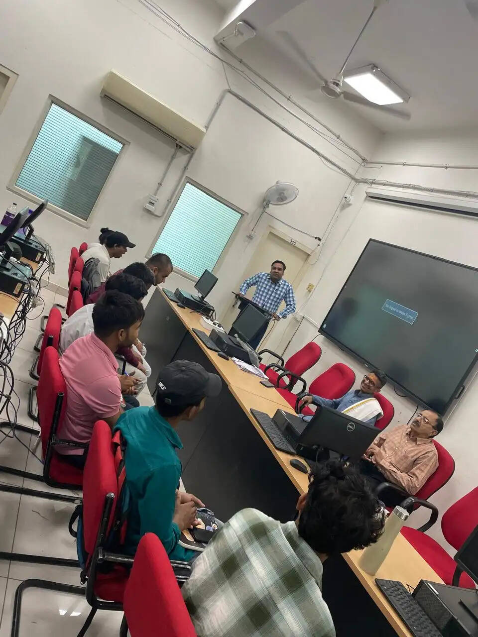 सफल उद्घोषक या लेखक बनने के लिए भाषा की शुद्धता और विषय की गहरी समझ जरूरी : पांडुरंग पुराणिक