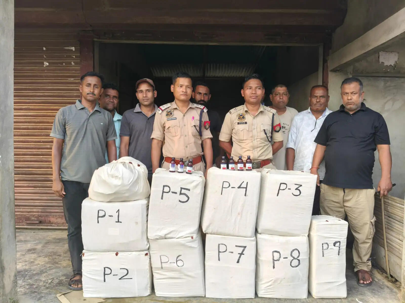 कोडीन युक्त कफ सिरप के खिलाफ बड़ी कार्रवाई, एक करोड़ रुपये की खेप बरामद