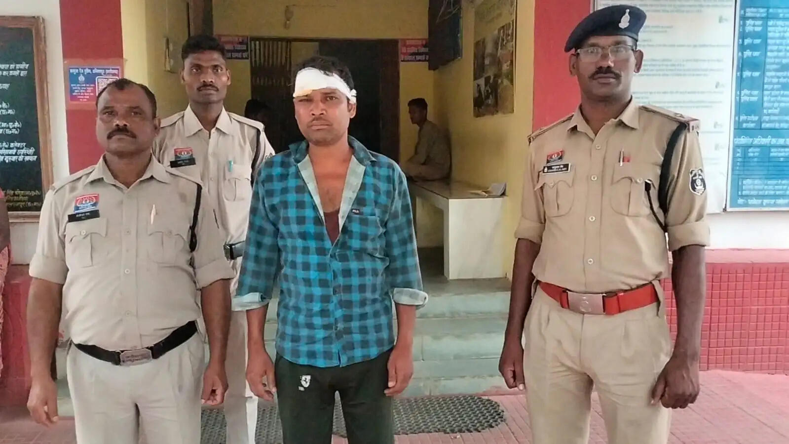बलरामपुर : 10 लीटर महुआ शराब के साथ एक आरोपित गिरफ्तार