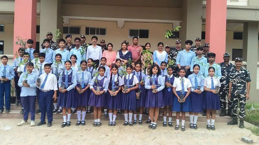 होजाई में एसएसबी की पहल पर व्यापक पौधरोपण