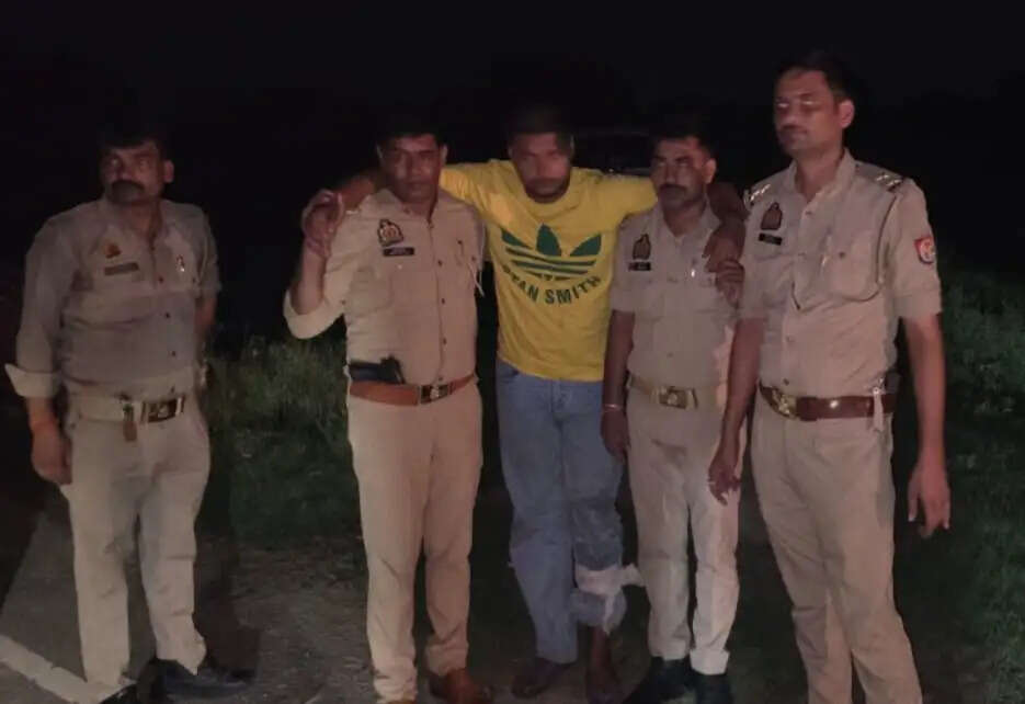 फिरोजाबाद : मुठभेड़ में 15 हजार का इनामी लुटेरा गिरफ्तार, पीपी ज्वैलर्स से लूटी थी सोने की चैन