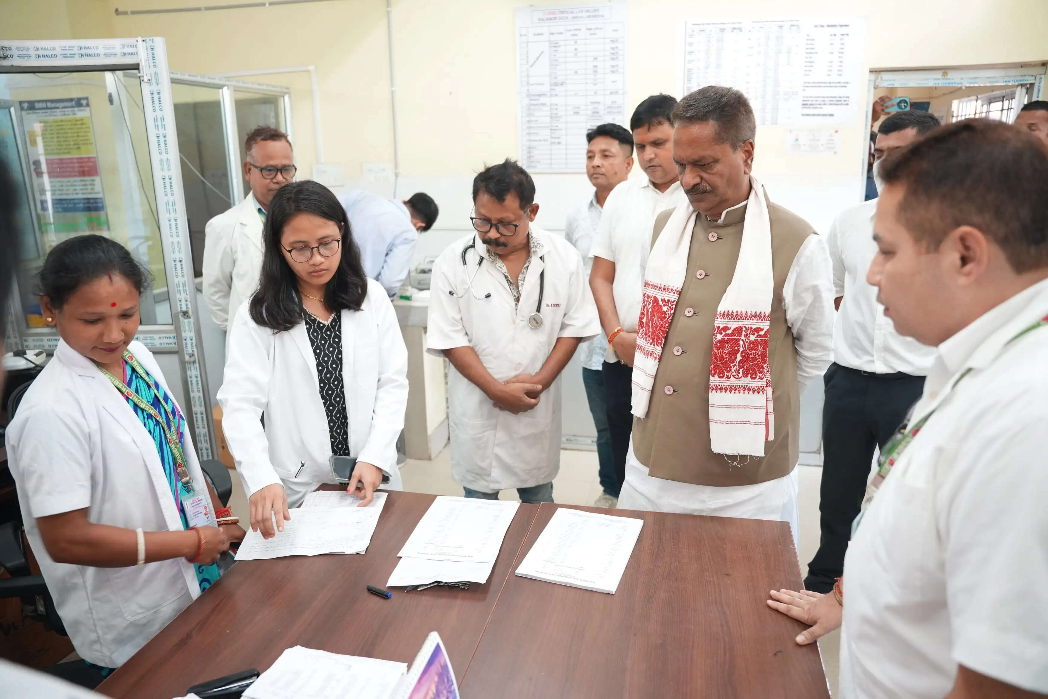 कलियाबर अस्पताल का स्वास्थ्य मंत्री अशोक सिंघल ने किया निरीक्षण