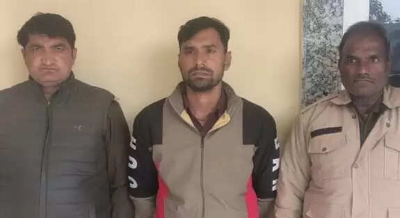 वीडीओ की परीक्षा में अपनी जगह बैठाया था डमी कैंडीडेट, ढाई साल बाद गिरफ्तार