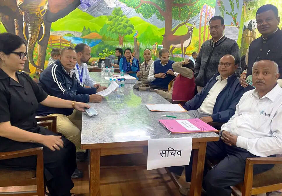 डीएसबी परिसर में छात्रसंघ चुनाव: अध्यक्ष पद पर तीन प्रत्याशियों ने कराया नामांकन