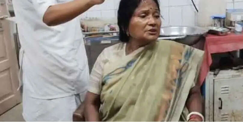 बीजेपी उम्मीदवार सावित्री&nbsp;बर्मन&nbsp;की कार पलटी, साजिश के आरोप