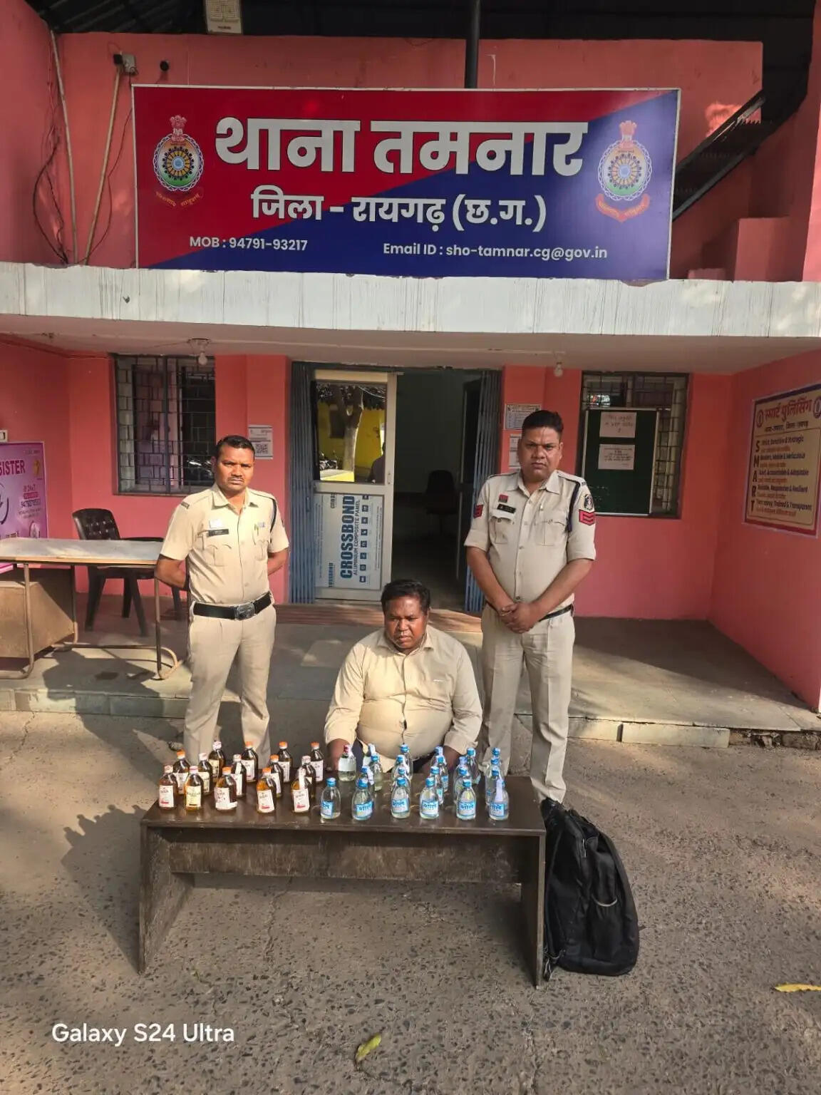 अवैध शराब पर बड़ी कार्रवाई,पुलिस ने गारे प्रिंसी ढाबा में रेड में पकड़ा 36 पाव देशी अंग्रेजी शराब जब्त