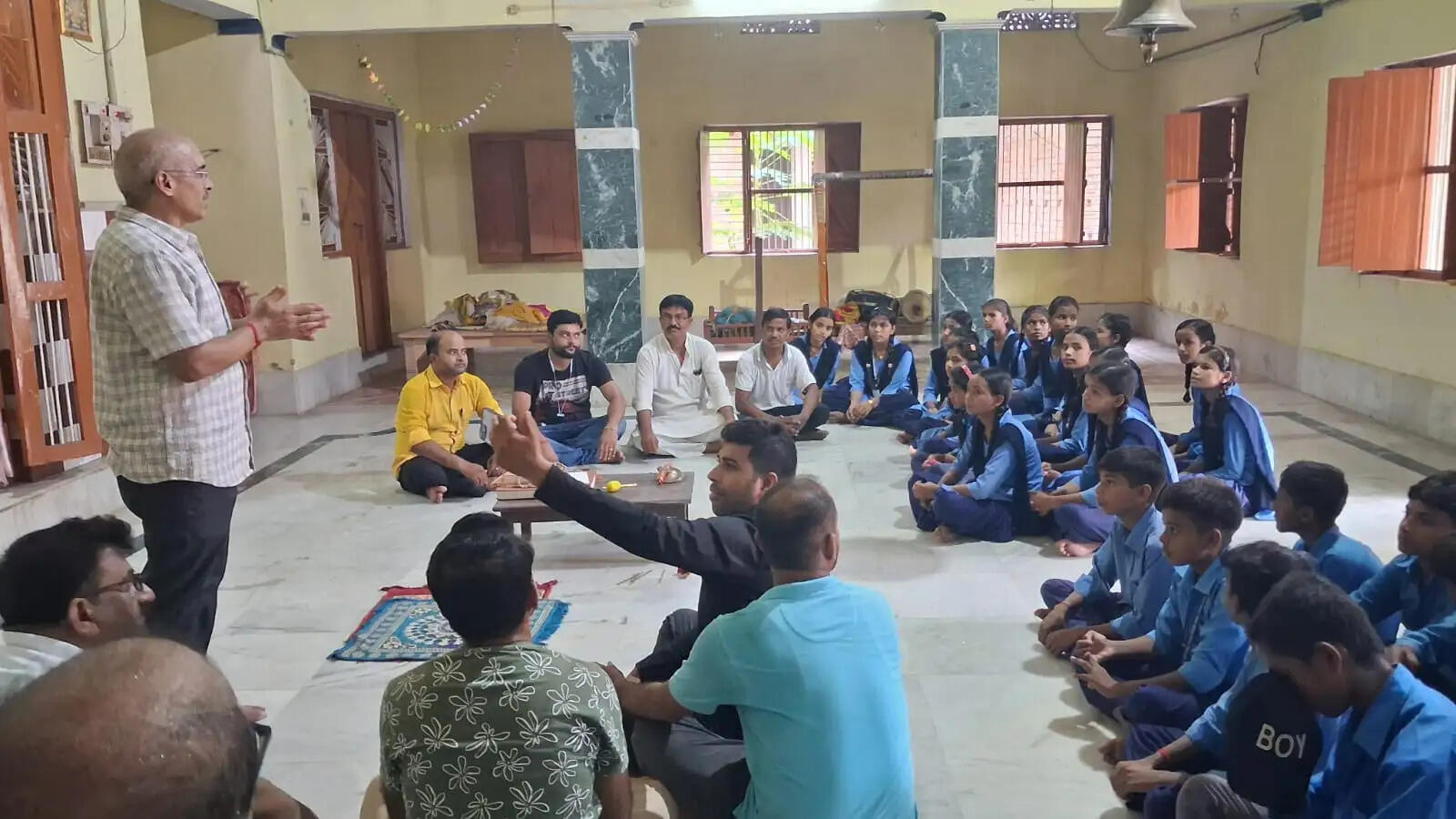 चिरांद में पौधा रोपण के साथ बच्चों ने लिया एक-एक पौधा के देखभाल का संकल्प