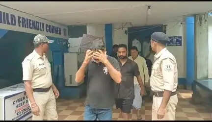 दुर्गापुर में जुए के अड्डे पर पुलिस की छापेमारी, 10 गिरफ्तार