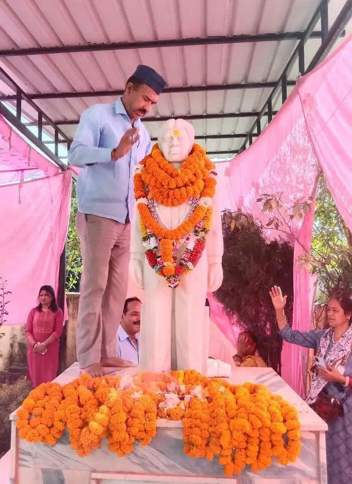 शहीद राजेश और दीपक को अर्पित की श्रद्धांजलि