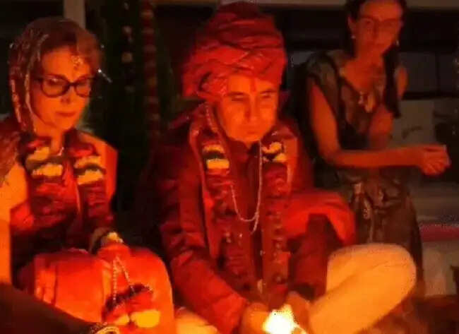मप्र के उज्जैन में इटली, स्पेन और इंग्लैंड के तीन जोड़ों ने हिंदू वैदिक परम्परा से किया विवाह