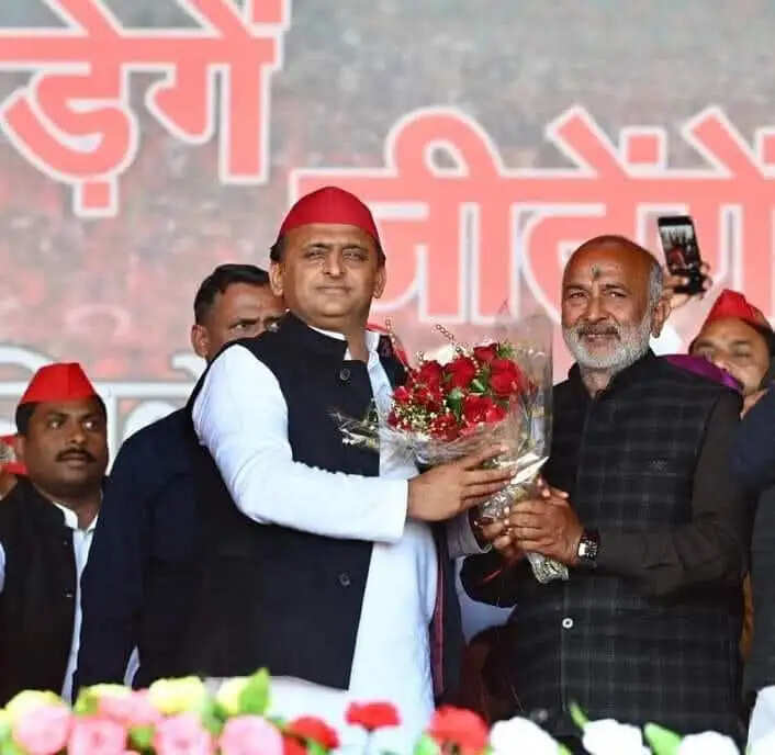 दशकों से राजनीति करने वाले पूर्व मंत्री बादशाह सिंह ने लिया सन्यास