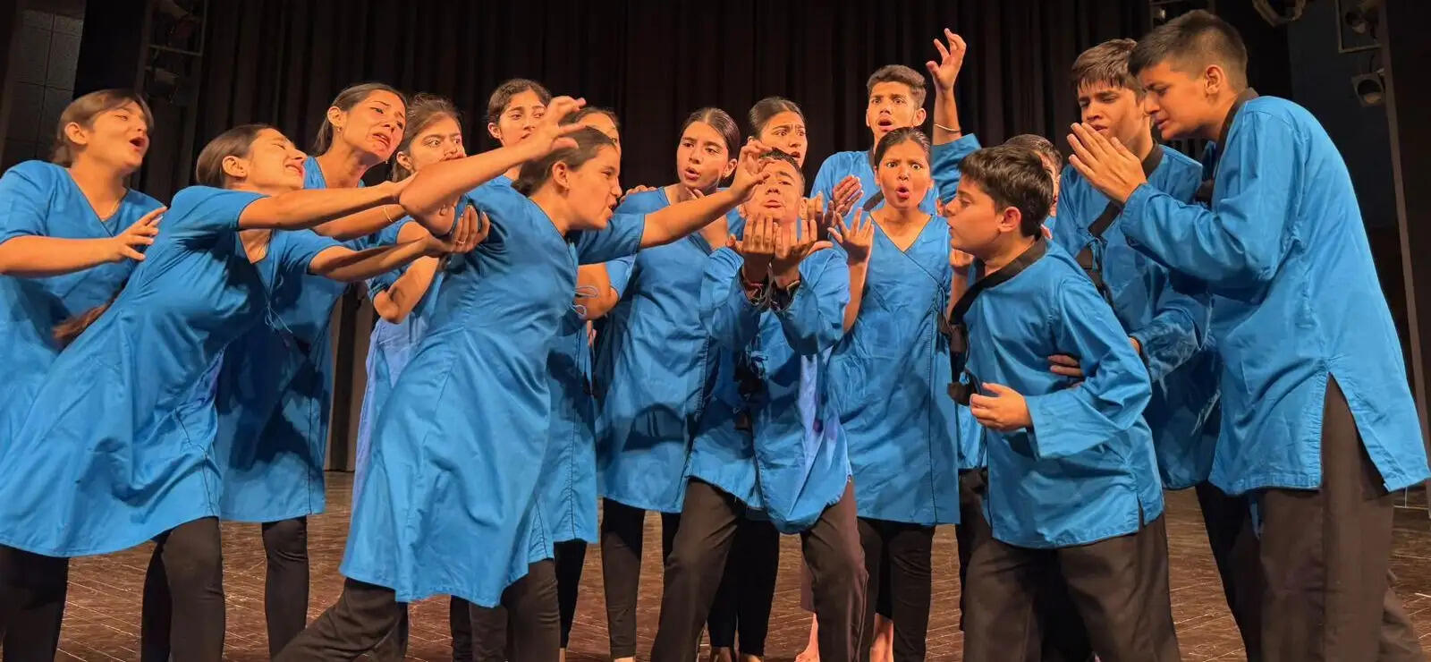 नटरंग ने शुरू किया ‘थिएटर फॉर स्कूल्स’ अभिनव थिएटर में नाटक ‘आप हमारे हैं कौन’ के मंचन से हुई पहल की शुरुआत