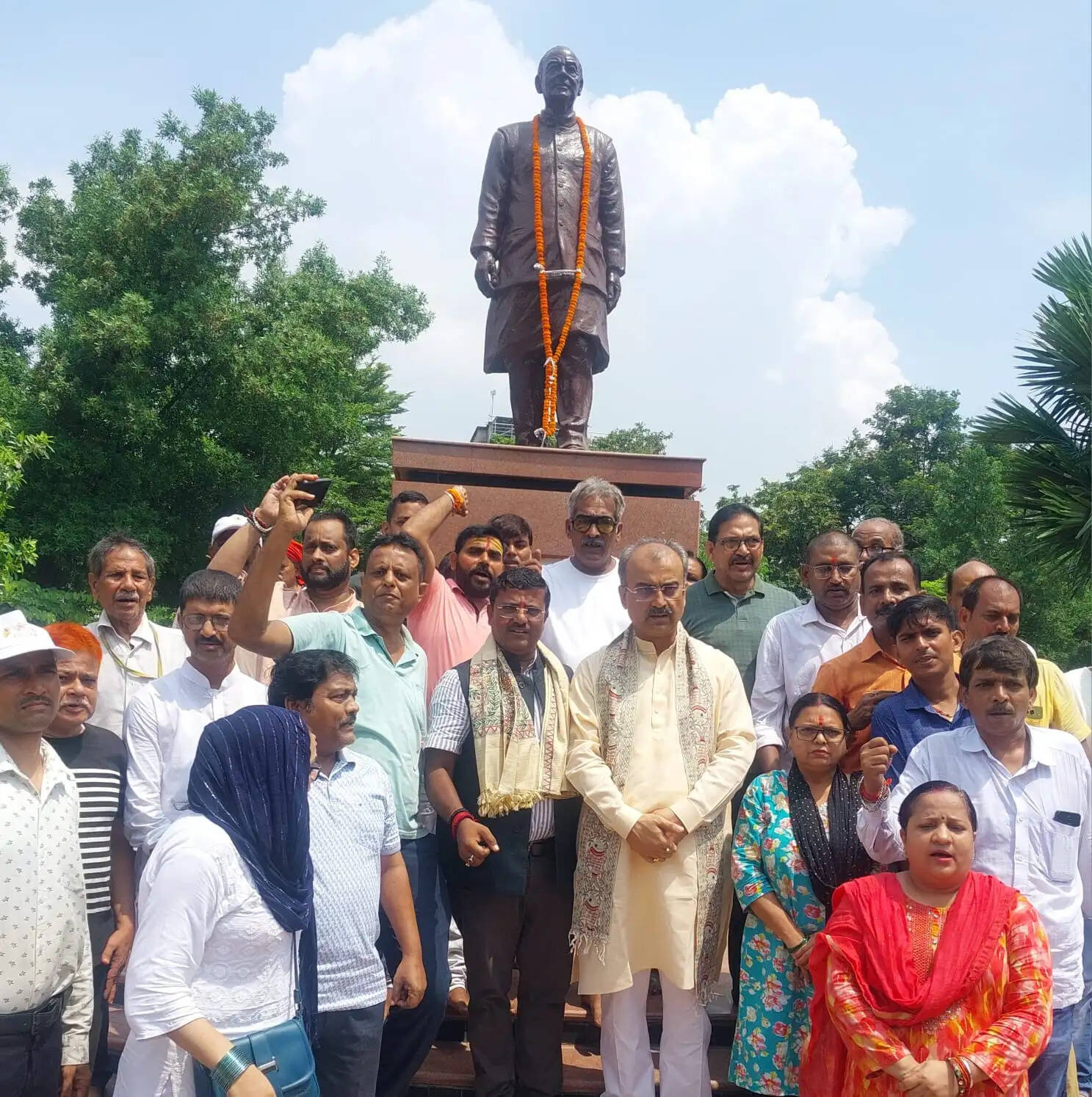 अरुण जेटली की पुण्यतिथि पर पूर्व मंत्री मंगल पांडेय और विधायक संजय गुप्ता सहित भाजपा नेताओं ने दी श्रद्धांजलि