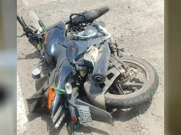 नर्मदा स्नान के लिए निकले किसान की सड़क हादसे में मौत,&nbsp;कंटेनर ने बाइक को मारी टक्कर