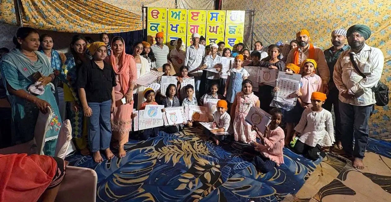 हिसार : सांझ सभ्याचारक कैंप में बच्चों व अभिभावकों ने पंजाबी भाषा के प्रति रुचि दिखाई