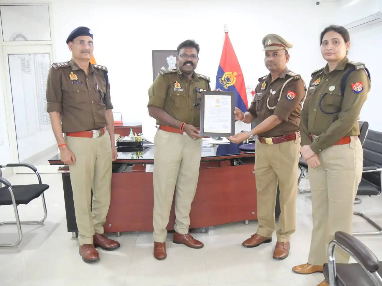 आईजीआरएस निस्तारण में झांसी अव्वल, प्रभारी सम्मानित