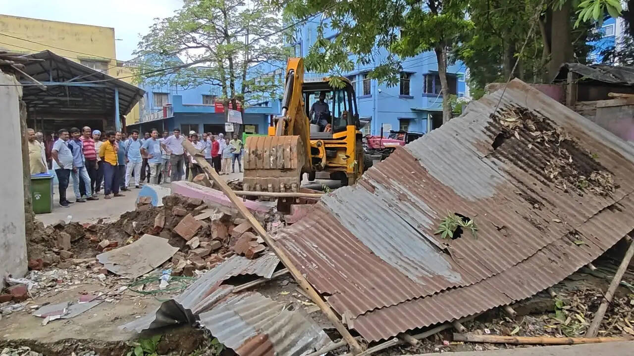 आरामबाग मेडिकल कॉलेज में दूसरे प्रवेश द्वार का निर्माण शुरू, आपातकालीन सेवाओं को मिलेगी बड़ी राहत