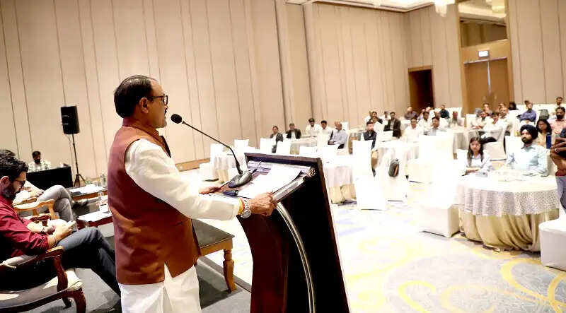मुख्यमंत्री डॉ. यादव की मंशा अनुसार पूरी ऊर्जा के साथ करें कार्य : मंत्री शुक्ला