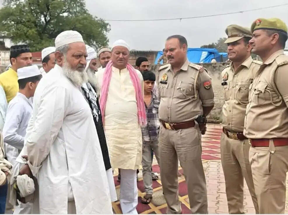 पुलिस की कड़ी सुरक्षा के बीच संपन्न हुई अलविदा जुमे की नमाज