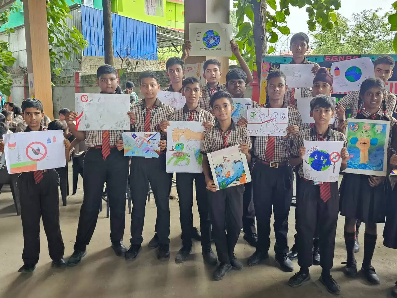 श्री गुरु नानक पब्लिक स्कूल में पोस्टर मेकिंग प्रतियोगिता का आयोजन