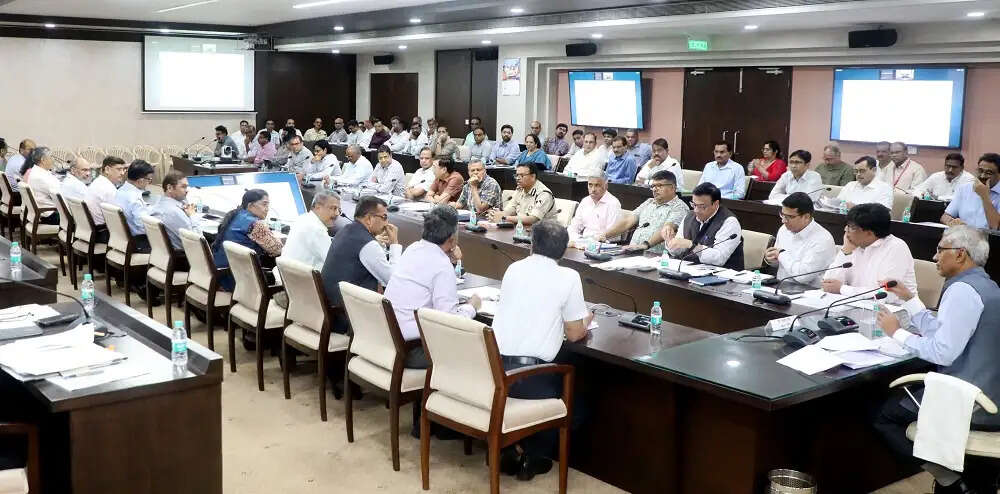 मुख्य सचिव ने दिए सीएम हेल्पलाइन और लोकसेवा गारंटी के प्रकरणों का समय-सीमा में निराकरण के निर्देश