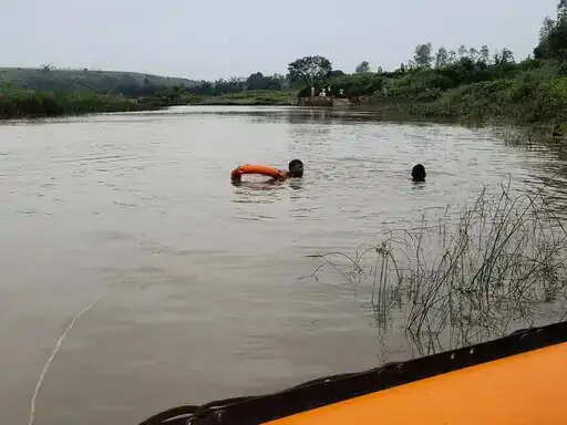 अनूपपुर: 46 घंटे बाद 7 किमी दूर जोहिला नदी में पत्थरों के बीच फंसा मिला युवक का शव
