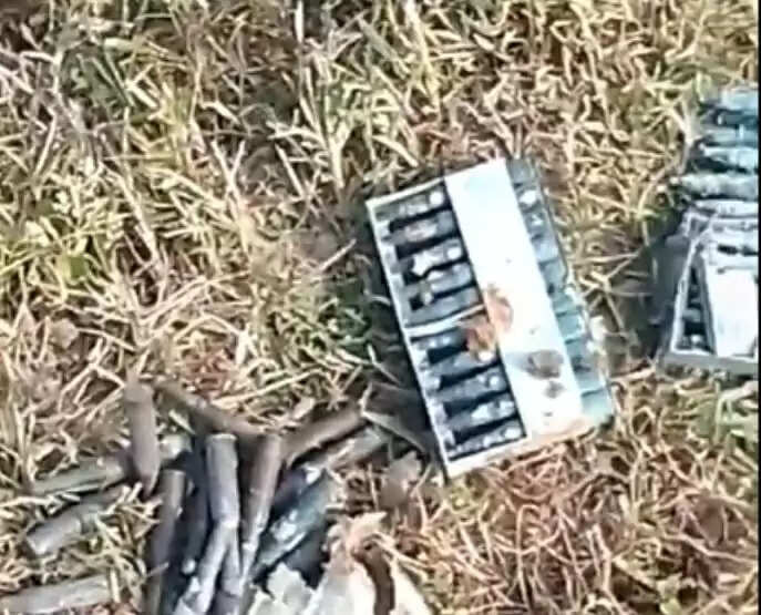 शालबानी में जमीन के नीचे मिले कारतूस