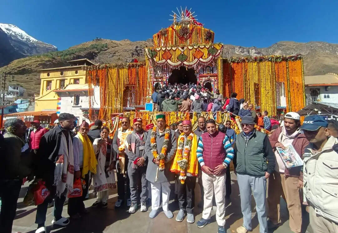 श्री बद्रीनाथ-केदारनाथ मंदिर समिति के अस्थायी कर्मचारियों का धरना समाप्त