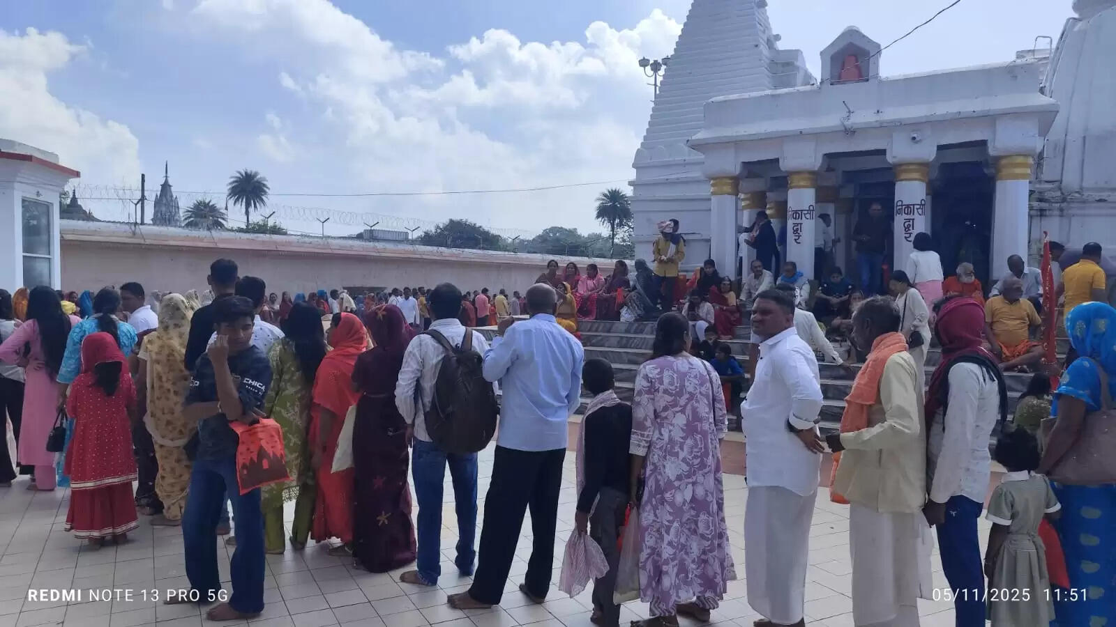 अनूपपुर: कार्तिक पूर्णिमा में श्रद्धालुओं ने नर्मदा, सोन सहित सरोवरों में लगाई डुबकी, किया दीप दान