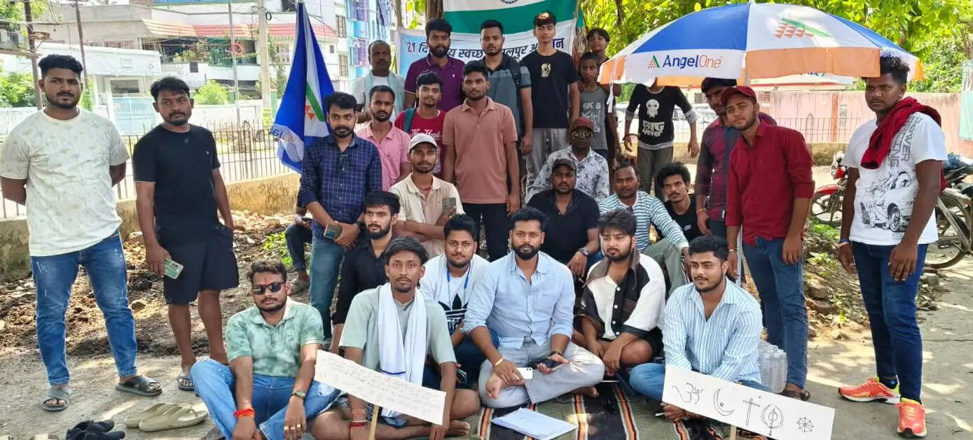 शहर को कचड़ा मुक्त बनाने को लेकर समाजसेवी का सत्याग्रह