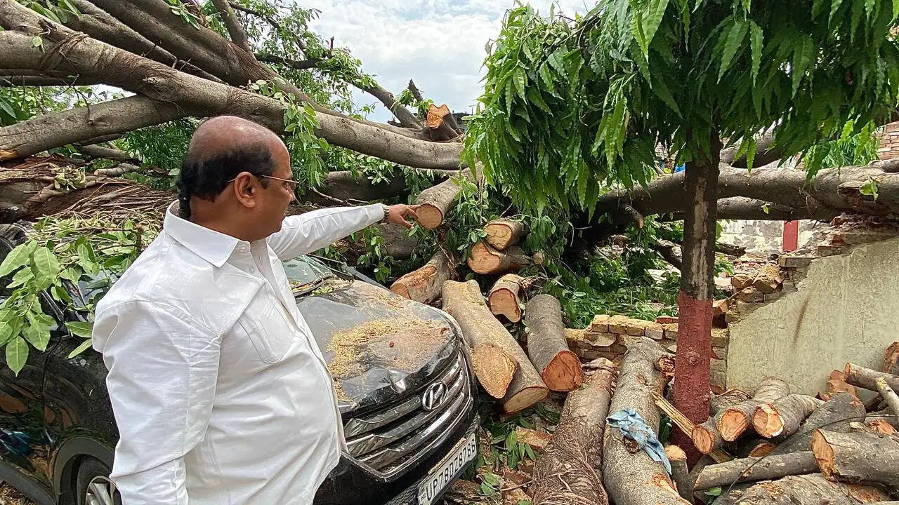 कानपुर में आपदा के बाद राहत कार्य हुआ तेज, हर पीड़ित तक मदद पहुंचाने में जुटे विधायक मैथानी