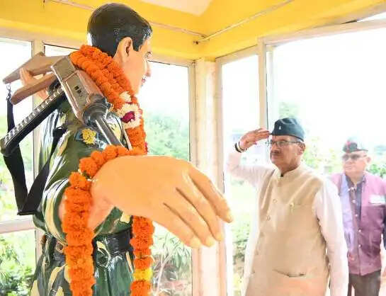 कारगिल विजय दिवस पर मंत्री गणेश जोशी ने शहीद राजेश गुरुंग को दी श्रद्धांजलि