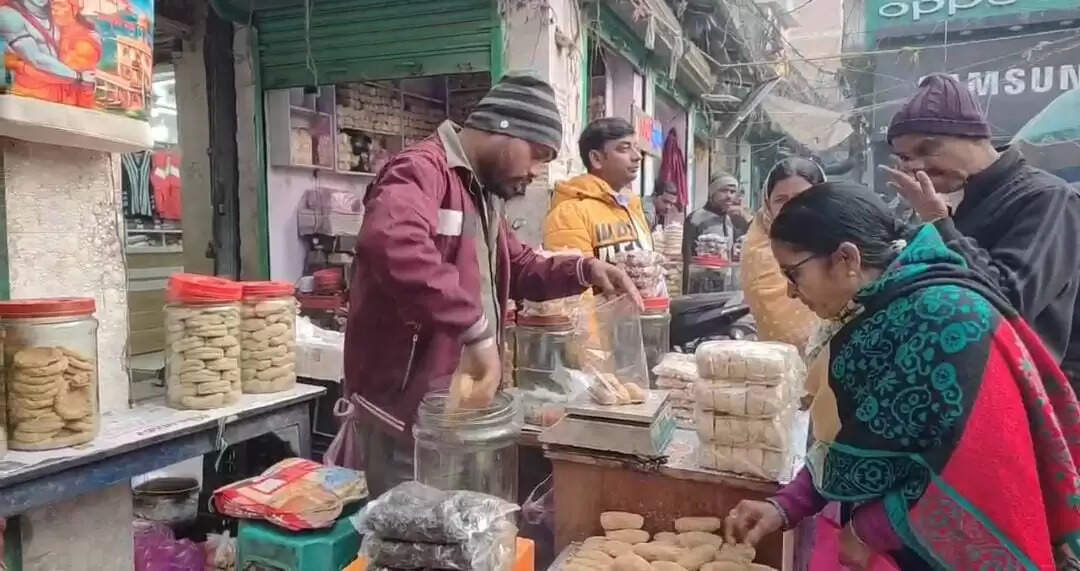 मकर संक्रांति को लेकर तिलकुट की धूम, बाजार में उमड़ी खरीदारों की भीड़