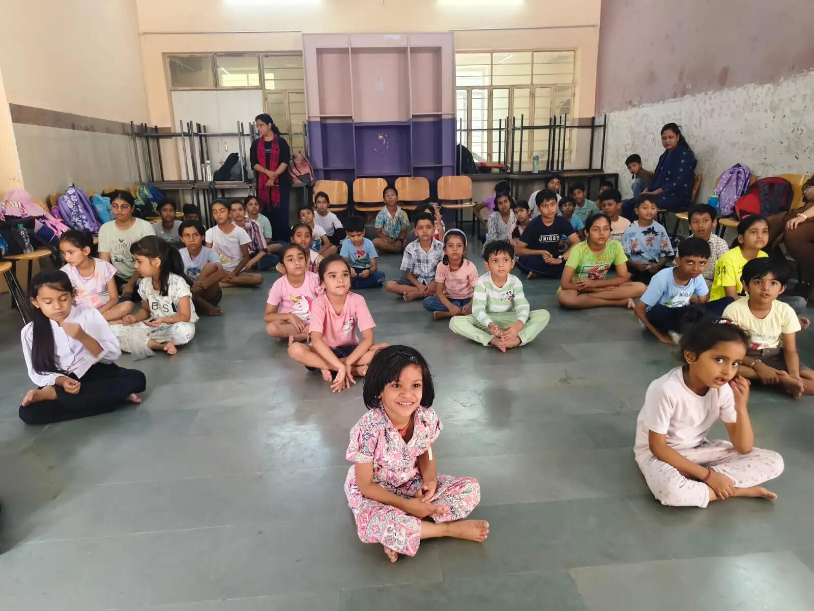 बच्चों ने मिट्टी व बीज से बनाई सीड बाल