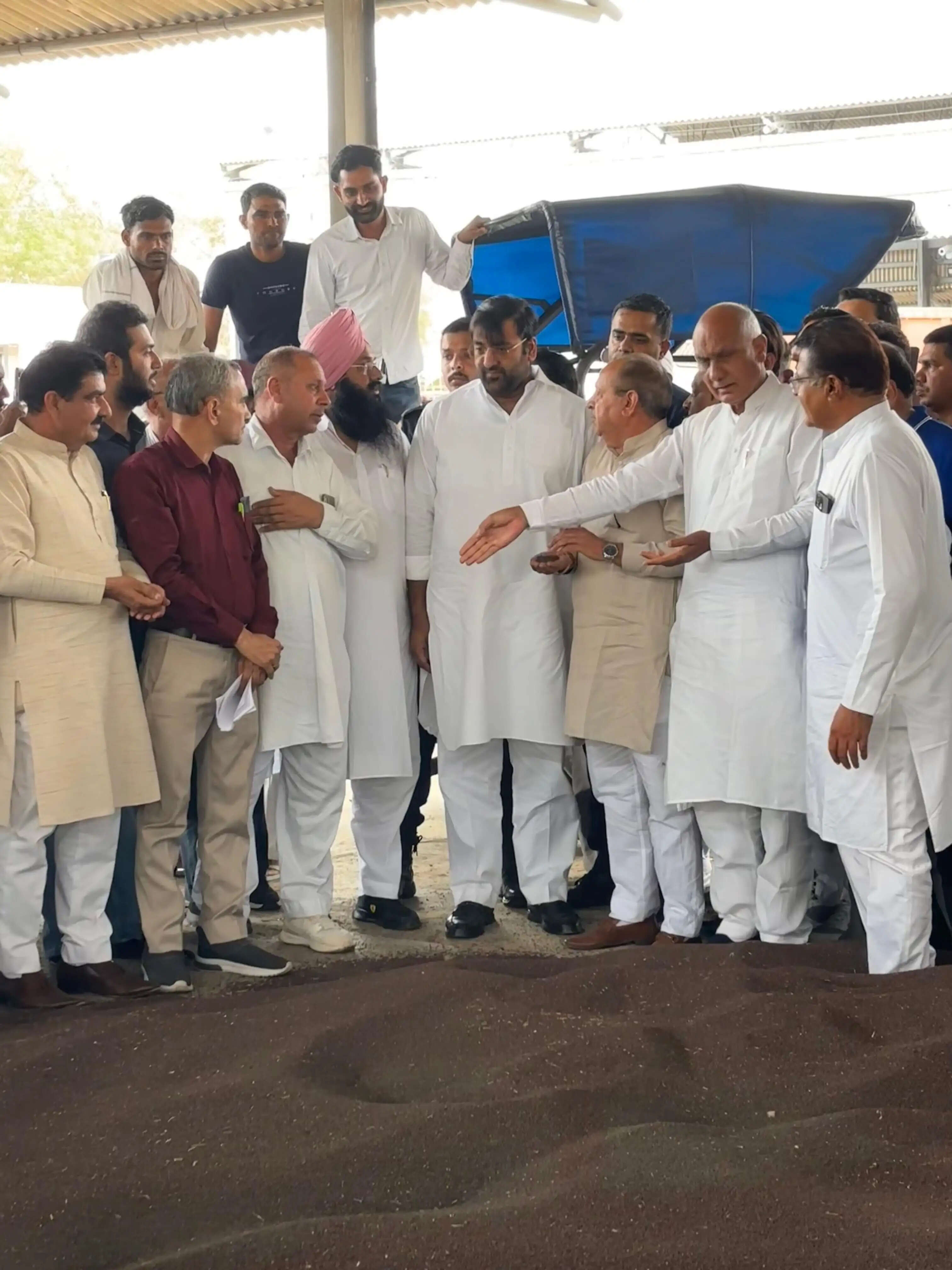 सिरसा: गैर तार्किक नियम लागू कर किसानों व आढ़तियों को परेशान कर रही सरकार: चौटाला