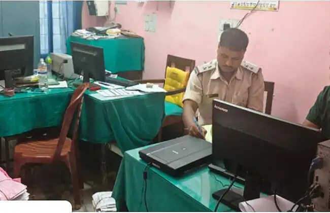 जन्म-मृत्यु सर्टिफिकेट घोटाले पर बड़ा एक्शन : सिलीगुड़ी महकमे के&nbsp;पंचायत और अस्पताल में पुलिस की छापेमारी