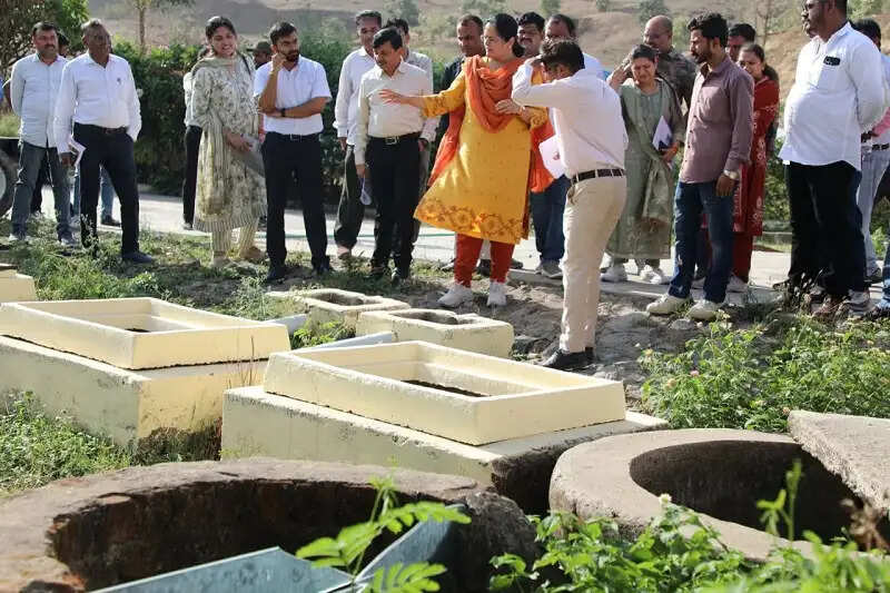 इंदौरः केंद्रीय संयुक्त सचिव ने एफएसटीपी काली बिल्लोद का निरीक्षण किया