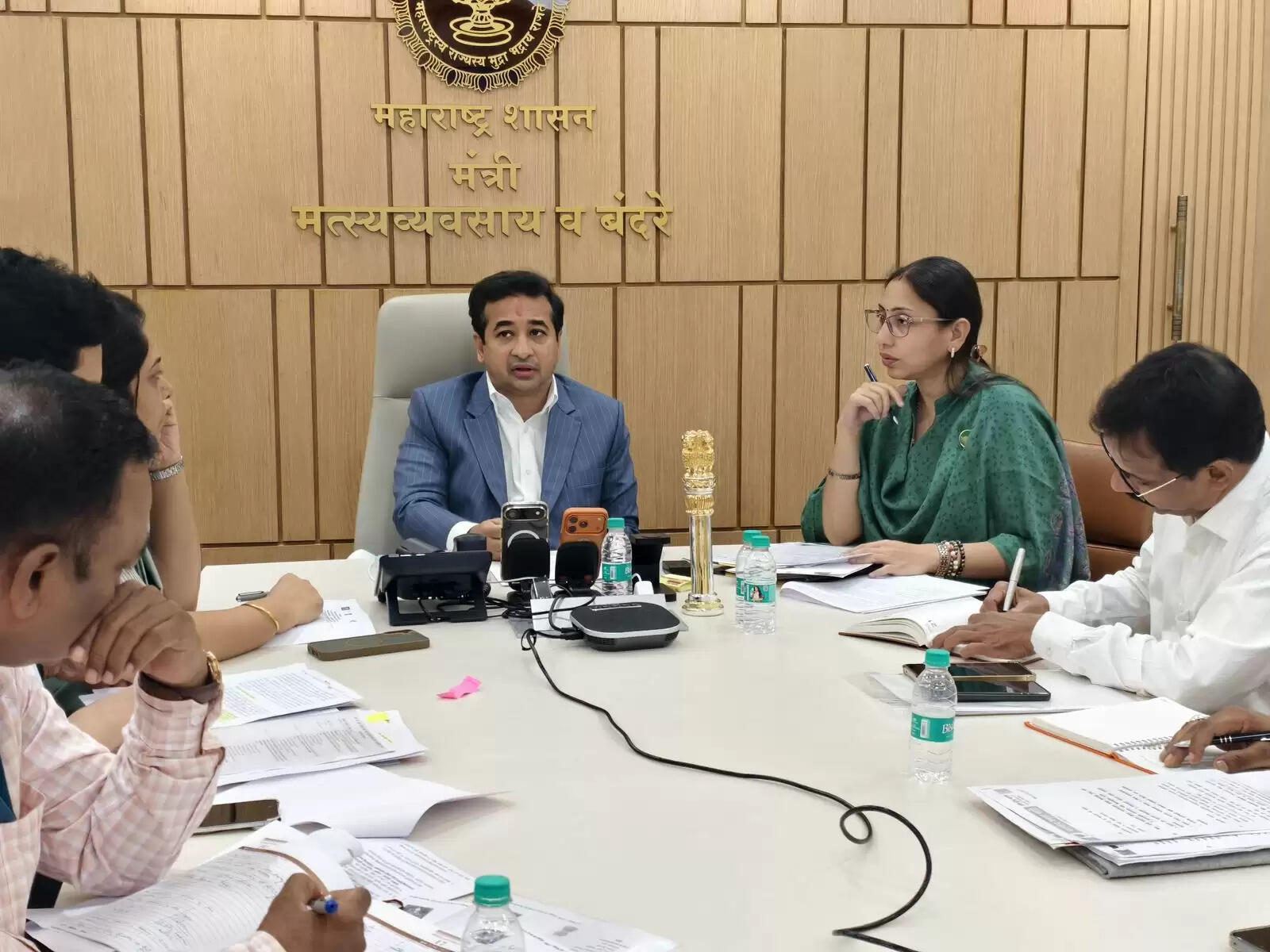 मंत्रालय में मत्स्य पालन एवं बंदरगाह मंत्री नितेश राणे के साथ विधायक स्नेहा दुबे-पंडित की बैठक