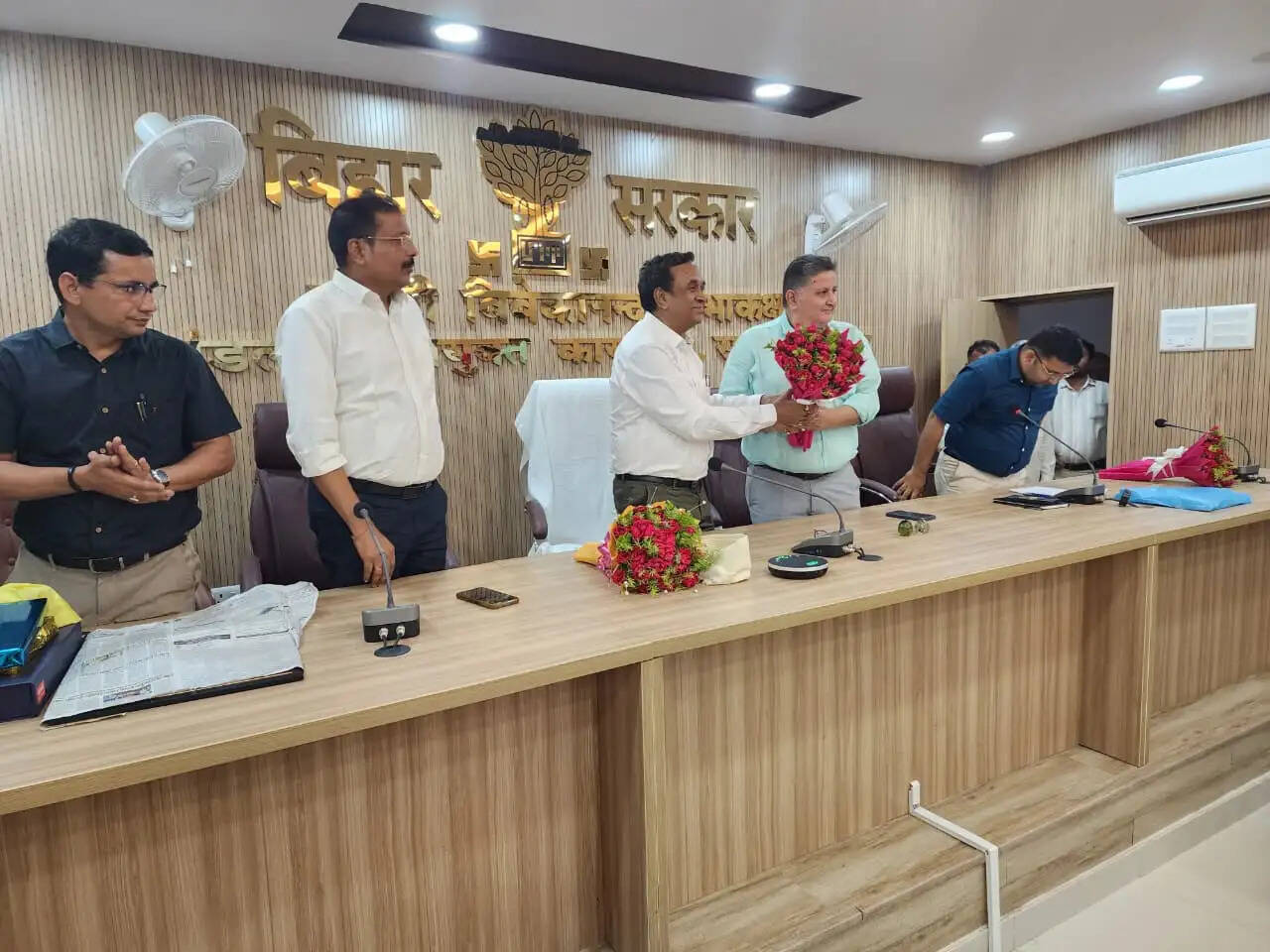 प्रमंडलीय आयुक्त के सचिव डॉ संजय कुमार को दी गई विदाई, 31 मई को होंगे सेवानिवृत्त