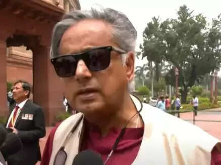 पश्चिम एशिया संघर्ष विराम पर शशि थरूर ने शांति को बताया जरूरी, कांग्रेस ने प्रस्ताव में सरकार से नीति संशोधन की मांग की