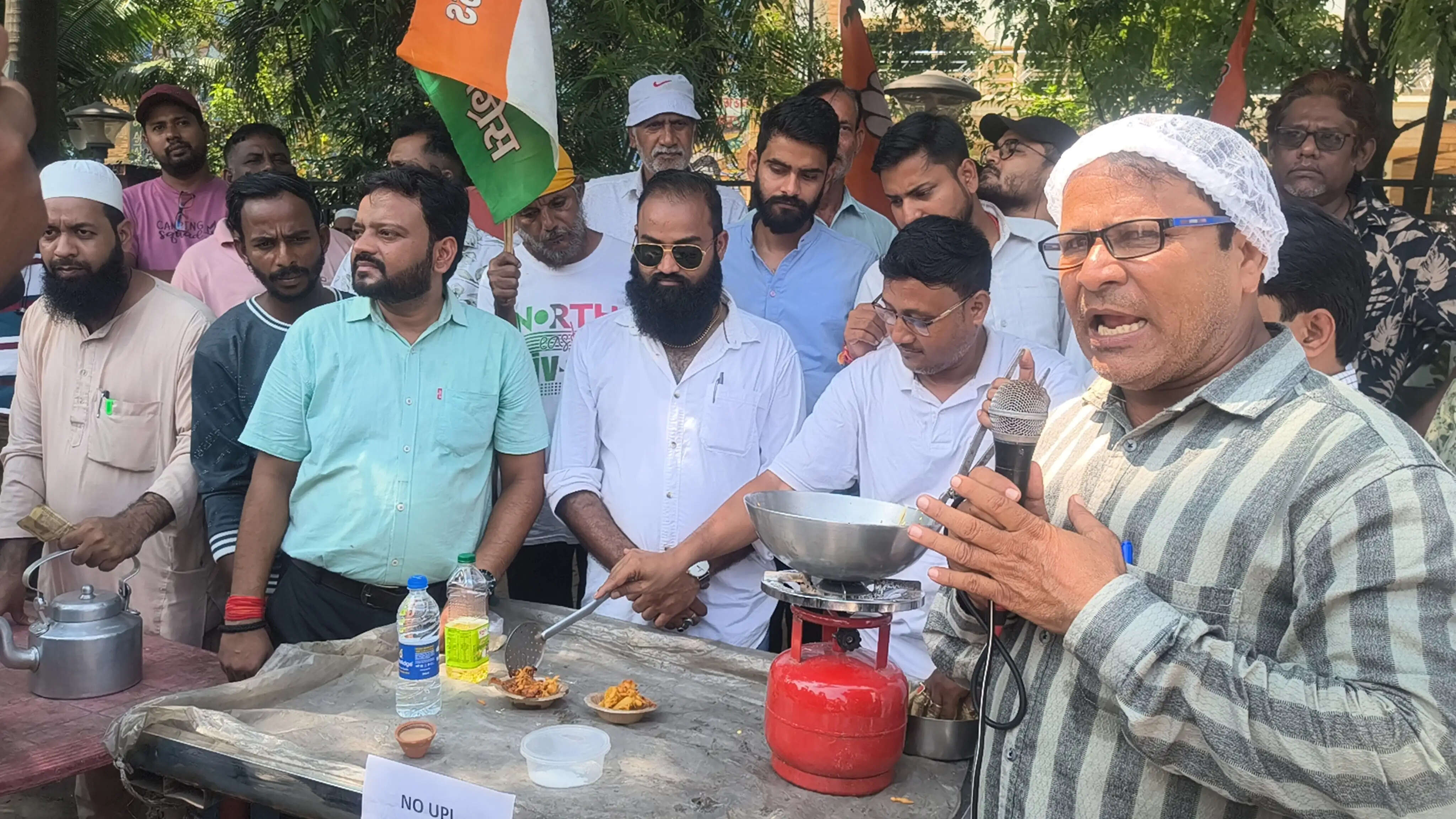 प्रधानमंत्री मोदी के जन्मदिन पर युवा कांग्रेस ने मनाया ‘राष्ट्रीय बेरोजगारी दिवस‘, चाय-पकौड़े बेचकर जताया विरोध