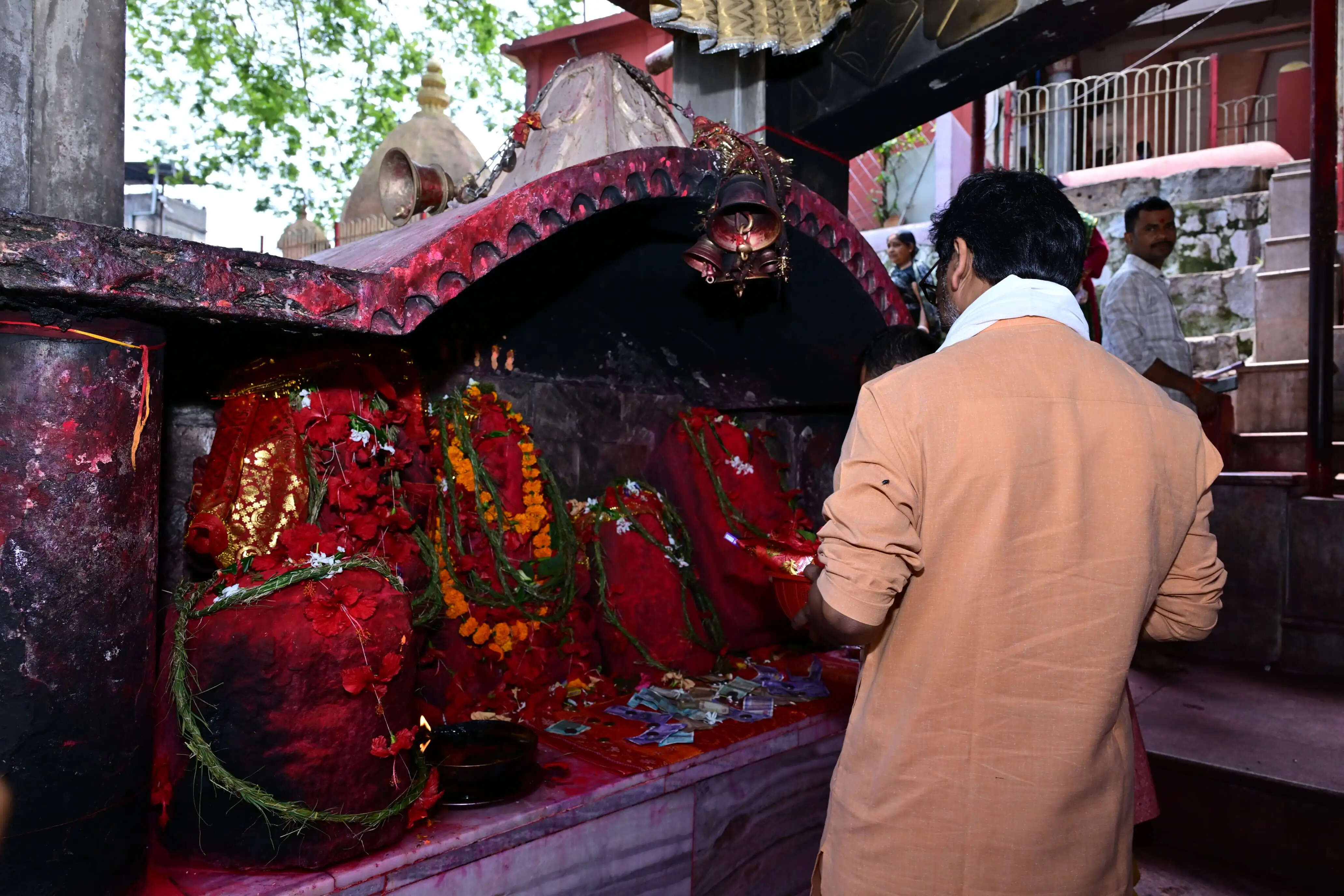 झारखंड के मुख्यमंत्री हेमन्त सोरेन ने कामाख्या मंदिर में की पूजा, झारखंड की खुशहाली की कामना