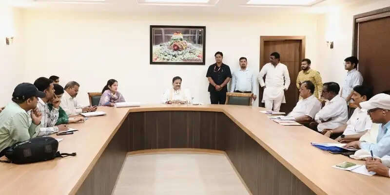 मप्रः उप मुख्यमंत्री शुक्ल ने हिनौती गौधाम के निर्माण कार्यों की समीक्षा की