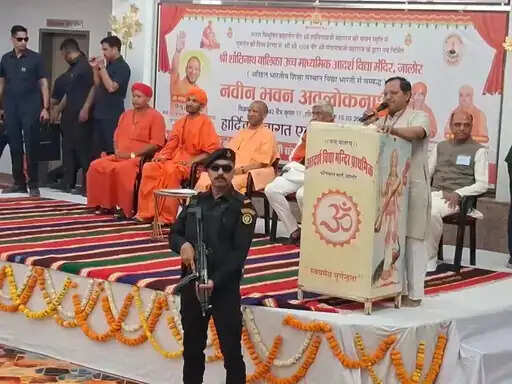 सिरे मंदिर धाम पहुंचे योगी आदित्यनाथ, मंदिर की 375वीं वर्षगांठ पर धार्मिक कार्यक्रम में लेंगे भाग