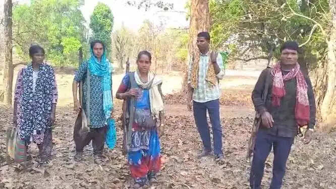 छत्तीसगढ़ के कांकेर में एसीएम कैडर के 6 नक्सलियाें ने किया आत्मसमर्पण