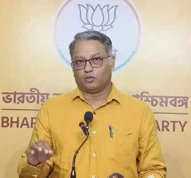 पश्चिम बंगाल में स्कूल और उच्च शिक्षा के लिए अलग-अलग मंत्री बनाकर कई लक्ष्यों को साधने की कोशिश