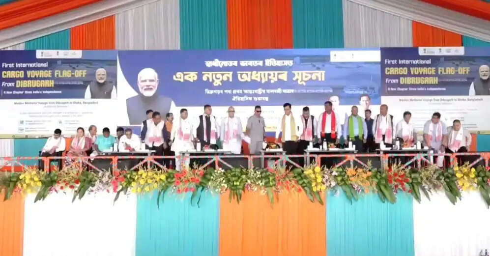 डिब्रूगढ़ से बांग्लादेश के लिए रवाना हुआ पहला कार्गो जहाज, इनलैंड वॉटरवे से फिर शुरू हुआ निर्यात