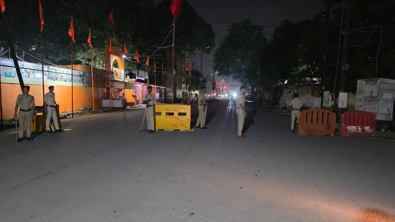 स्वतंत्रता दिवस : आठ सौ से अधिक पुलिस अधिकारी और जवान संभाल रहे सुरक्षा की कमान, एंट्री-एग्जिट पॉइंट पर 24 घंटे नाकेबंदी
